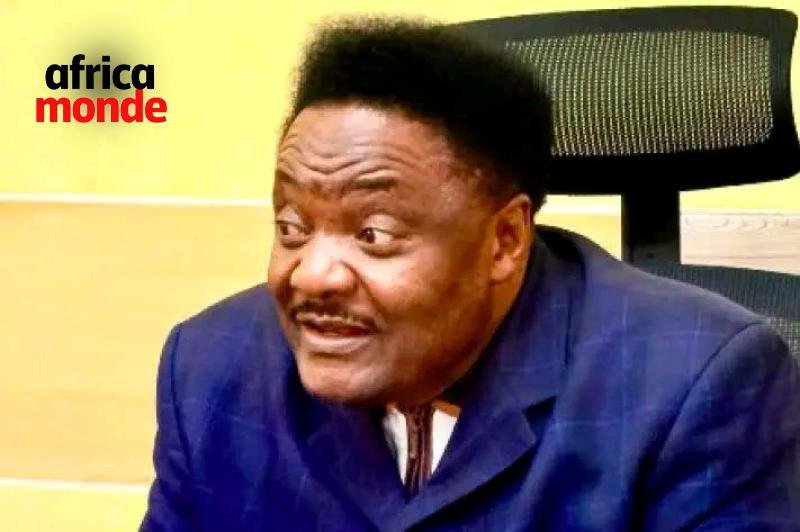 Le président, Joseph Olenghankoy Mukundji, 