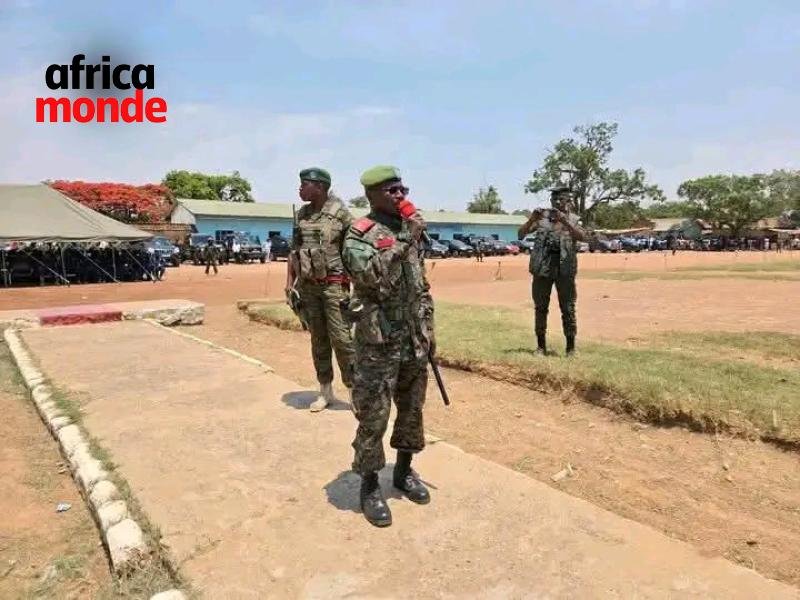 Le e général de brigade Eddy Kapend , dela 22 eme région militaire 